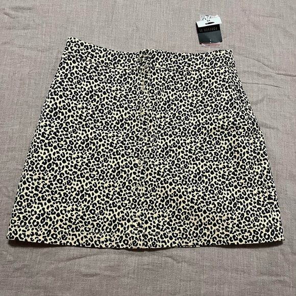 NWT Forever 21 Button Front Leopard Mini Skirt Size Medium - Picture 2 of 7
